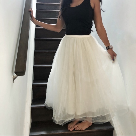 Whimsical white tulle skirt! - Picture 3 of 3
